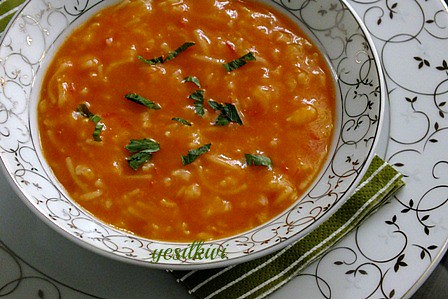 Pirinçli Domates Çorbası tarifi